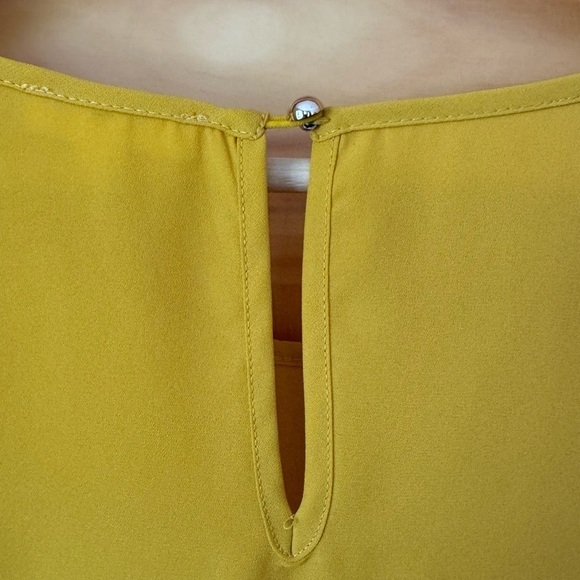 MINE shirred cap sleeve scoop neck mustard blouse size large - Picture 11 of 14